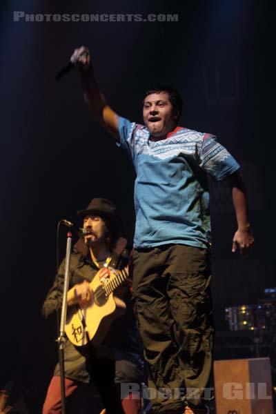 GOGOL BORDELLO - 2010-12-14 - PARIS - La Cigale - Evgeny Aleksandrovitch Nikolaev Simonov - Pedro Erazo